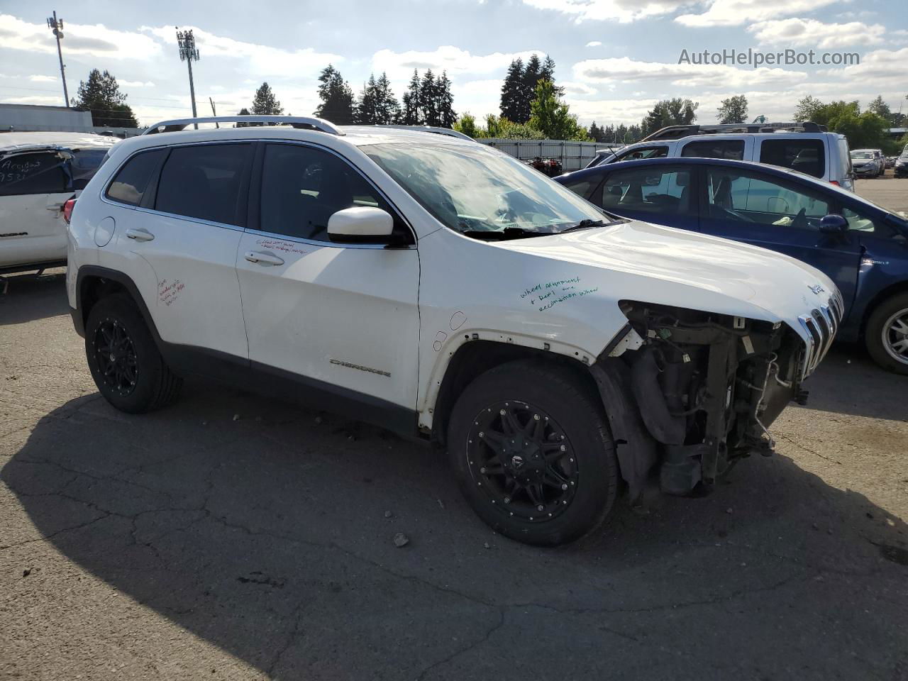 2016 Jeep Cherokee Latitude White vin: 1C4PJMCS3GW175379