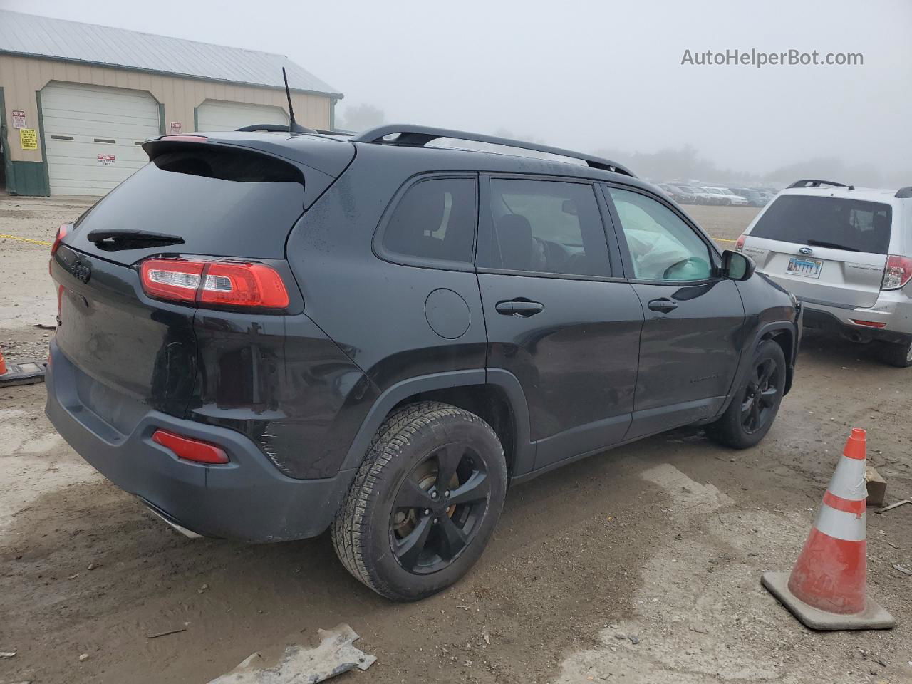 2016 Jeep Cherokee Latitude Black vin: 1C4PJMCS3GW232129