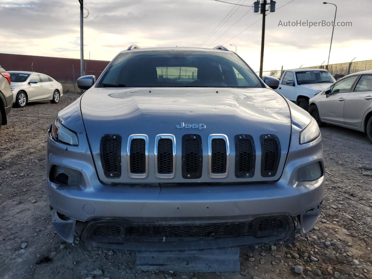 2014 Jeep Cherokee Latitude Серебряный vin: 1C4PJMCS5EW247857