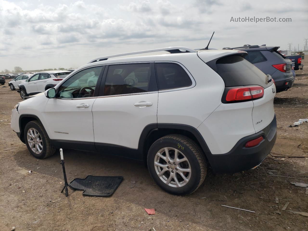 2015 Jeep Cherokee Latitude White vin: 1C4PJMCS5FW755215