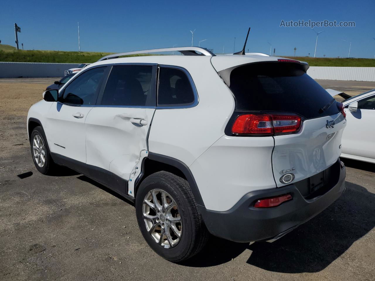 2016 Jeep Cherokee Latitude White vin: 1C4PJMCS6GW252617