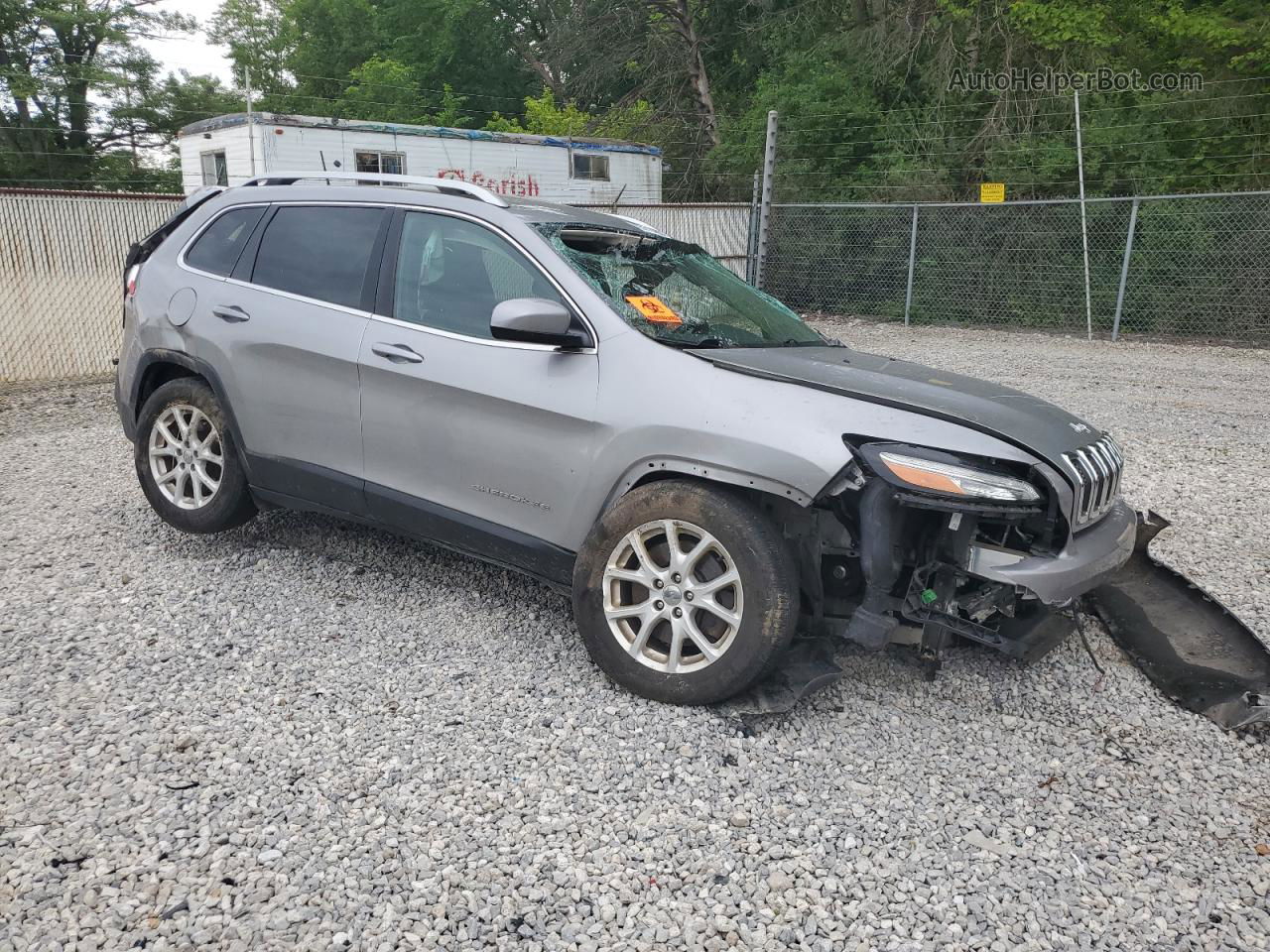 2016 Jeep Cherokee Latitude Silver vin: 1C4PJMCS6GW267909