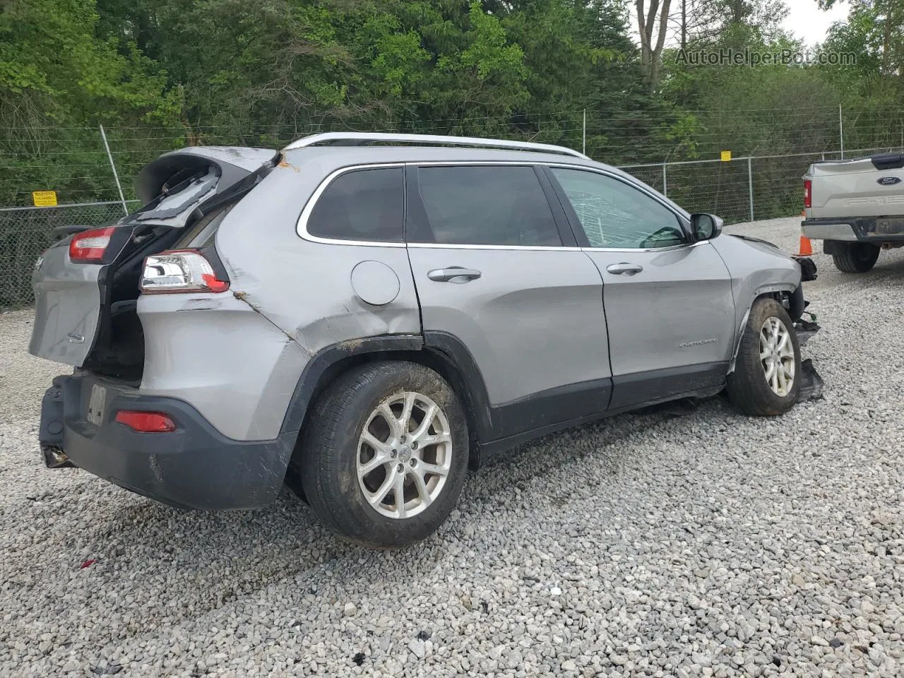 2016 Jeep Cherokee Latitude Silver vin: 1C4PJMCS6GW267909