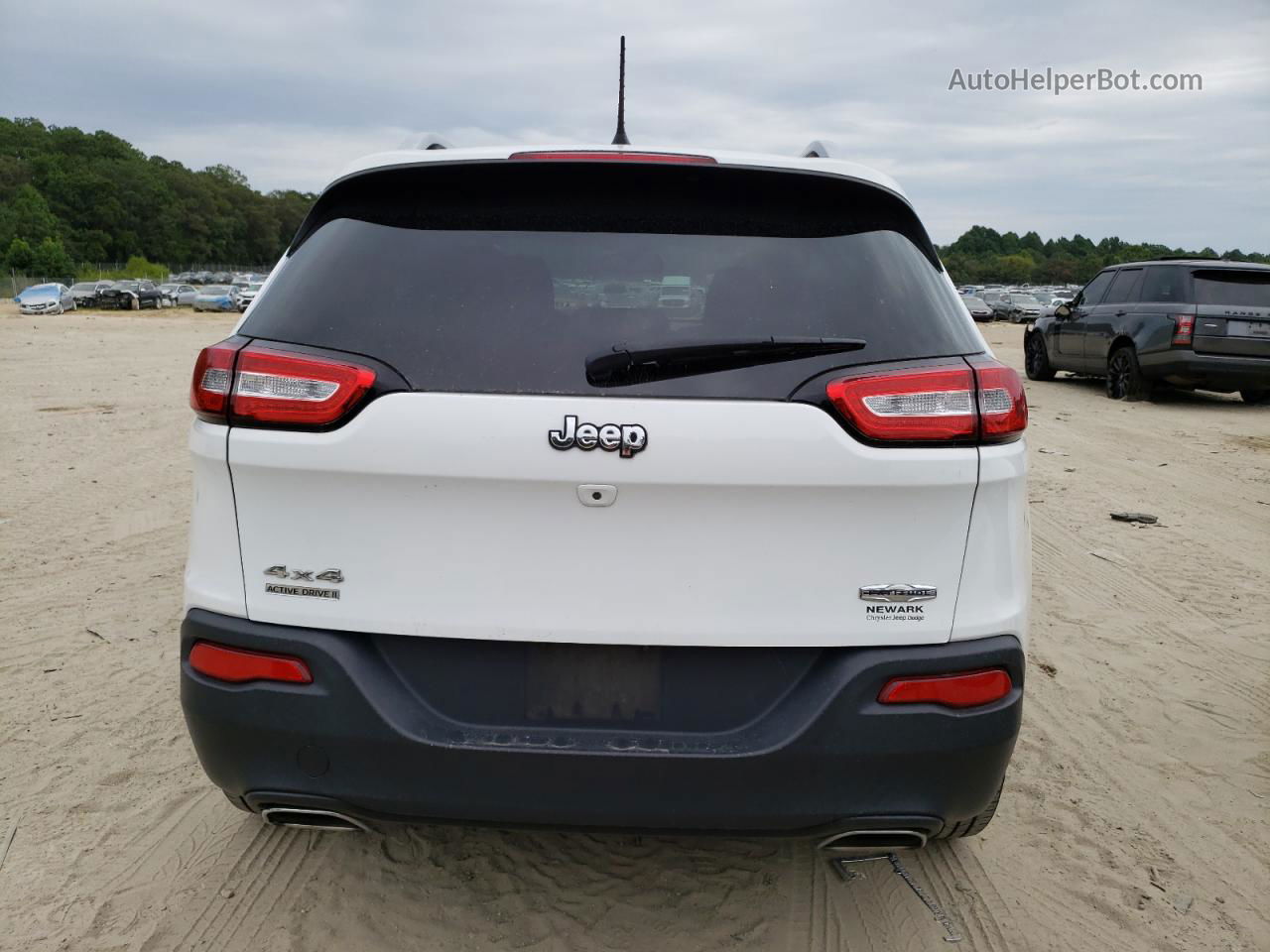 2016 Jeep Cherokee Latitude Белый vin: 1C4PJMCS6GW305493