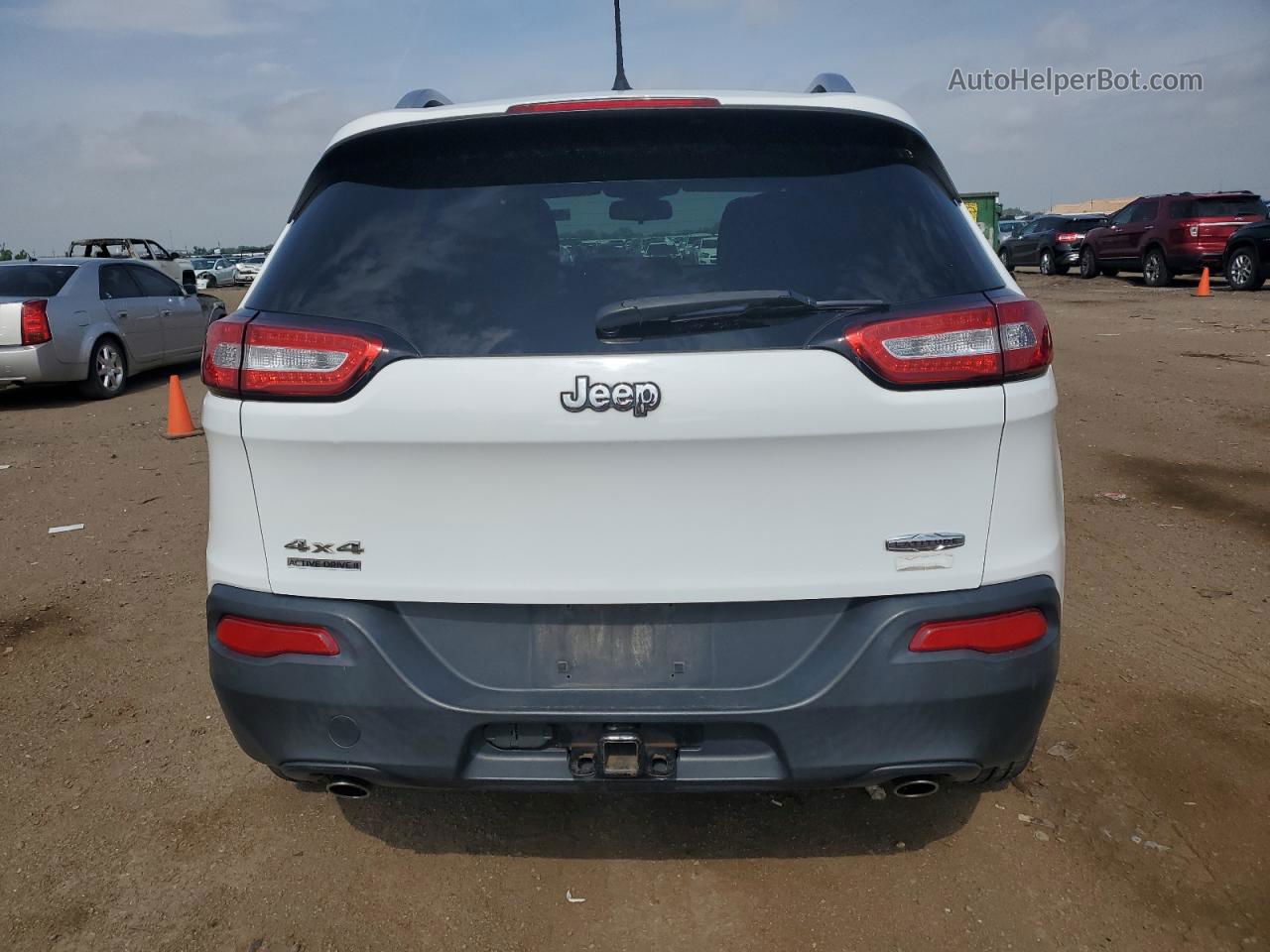 2014 Jeep Cherokee Latitude White vin: 1C4PJMCS8EW242197