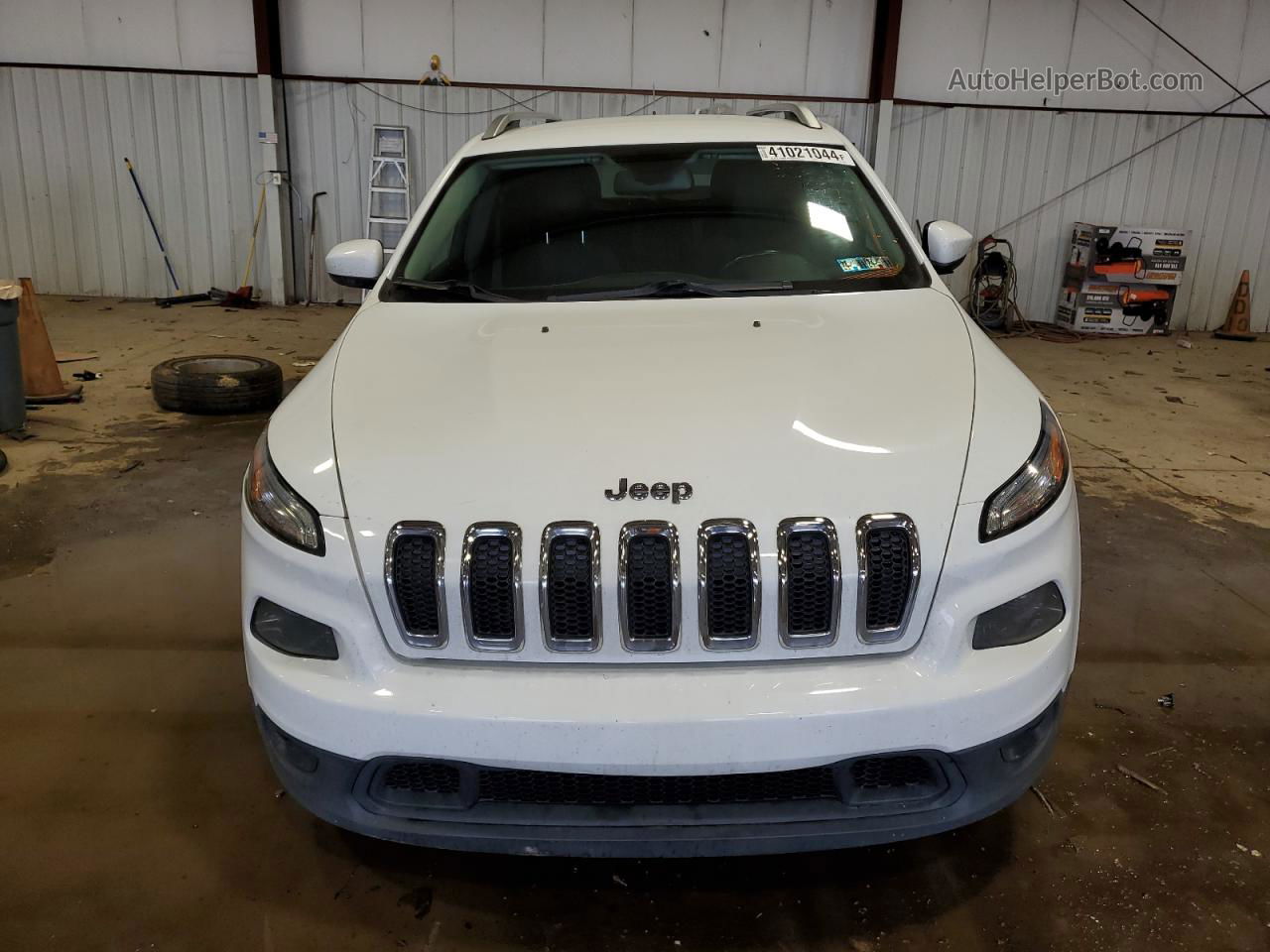 2015 Jeep Cherokee Latitude White vin: 1C4PJMCS8FW640608