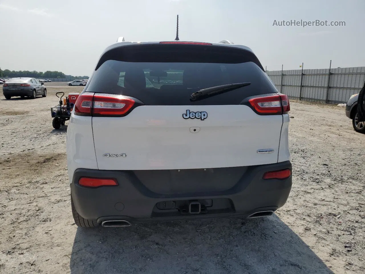 2016 Jeep Cherokee Latitude Белый vin: 1C4PJMCS8GW102590