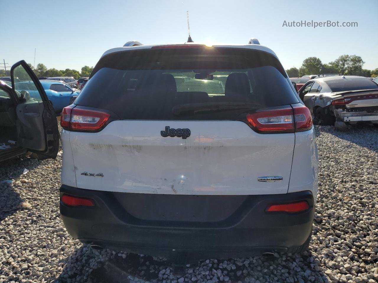 2014 Jeep Cherokee Latitude White vin: 1C4PJMCS9EW184035