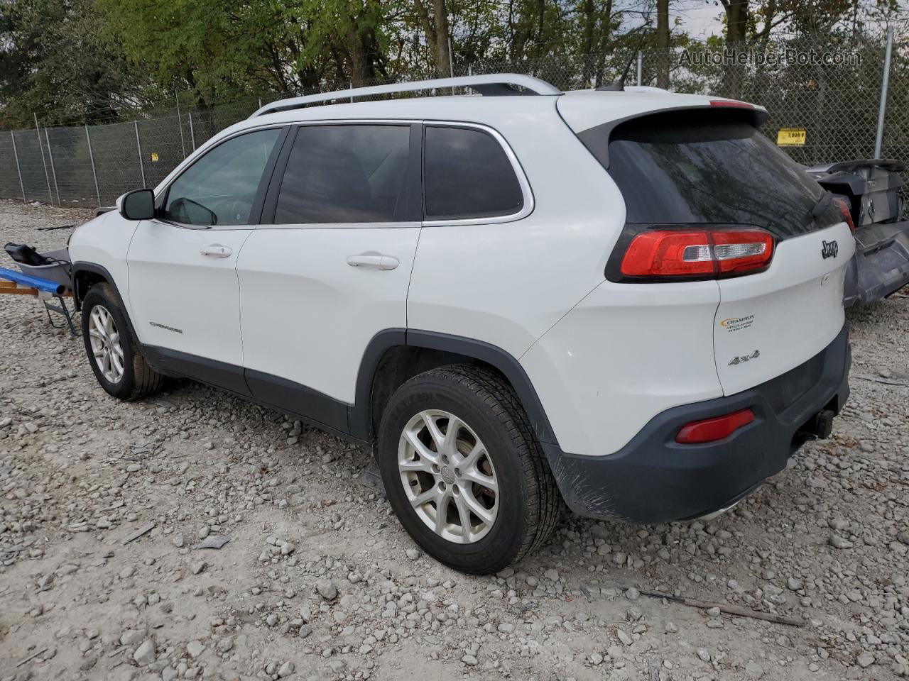 2015 Jeep Cherokee Latitude White vin: 1C4PJMCS9FW635420