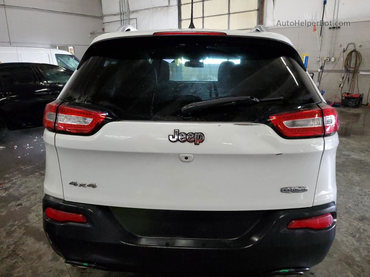 2016 Jeep Cherokee Latitude White vin: 1C4PJMCSXGW204540