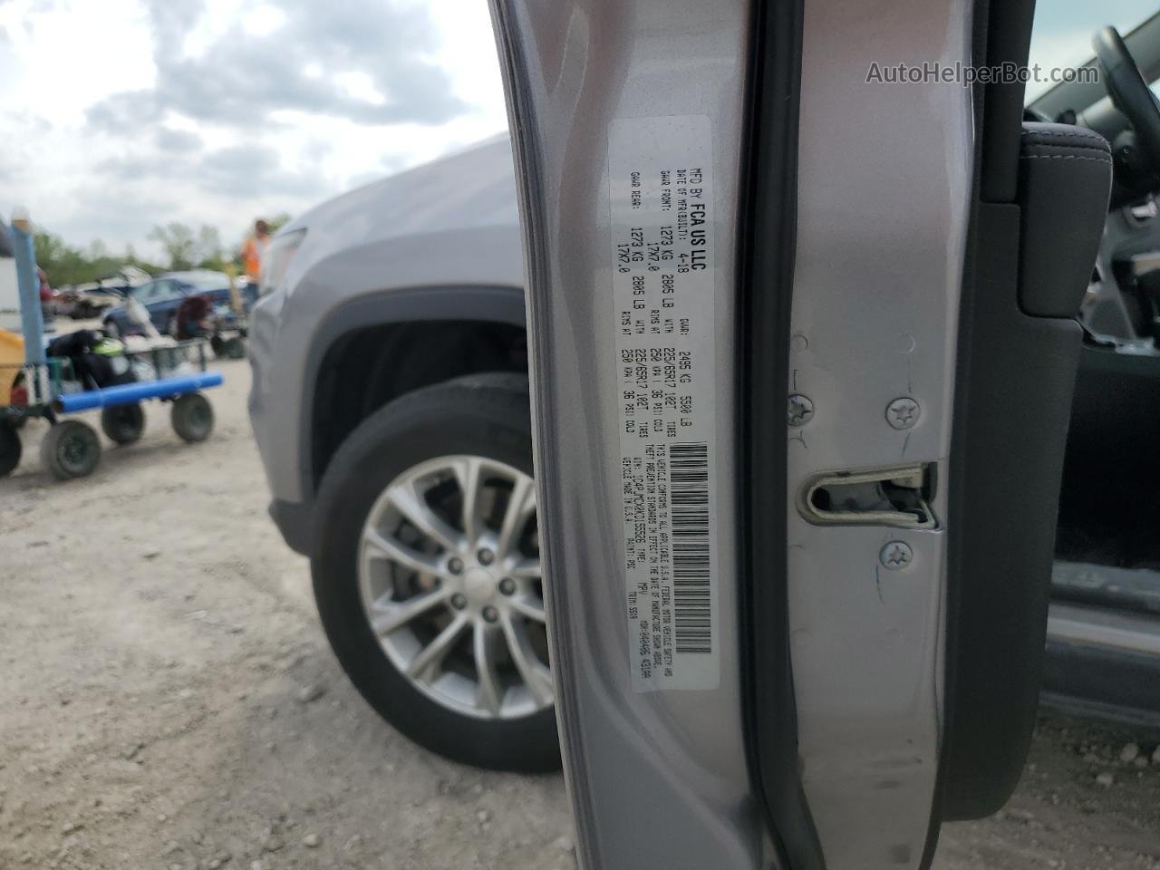 2019 Jeep Cherokee Latitude Silver vin: 1C4PJMCX0KD155526