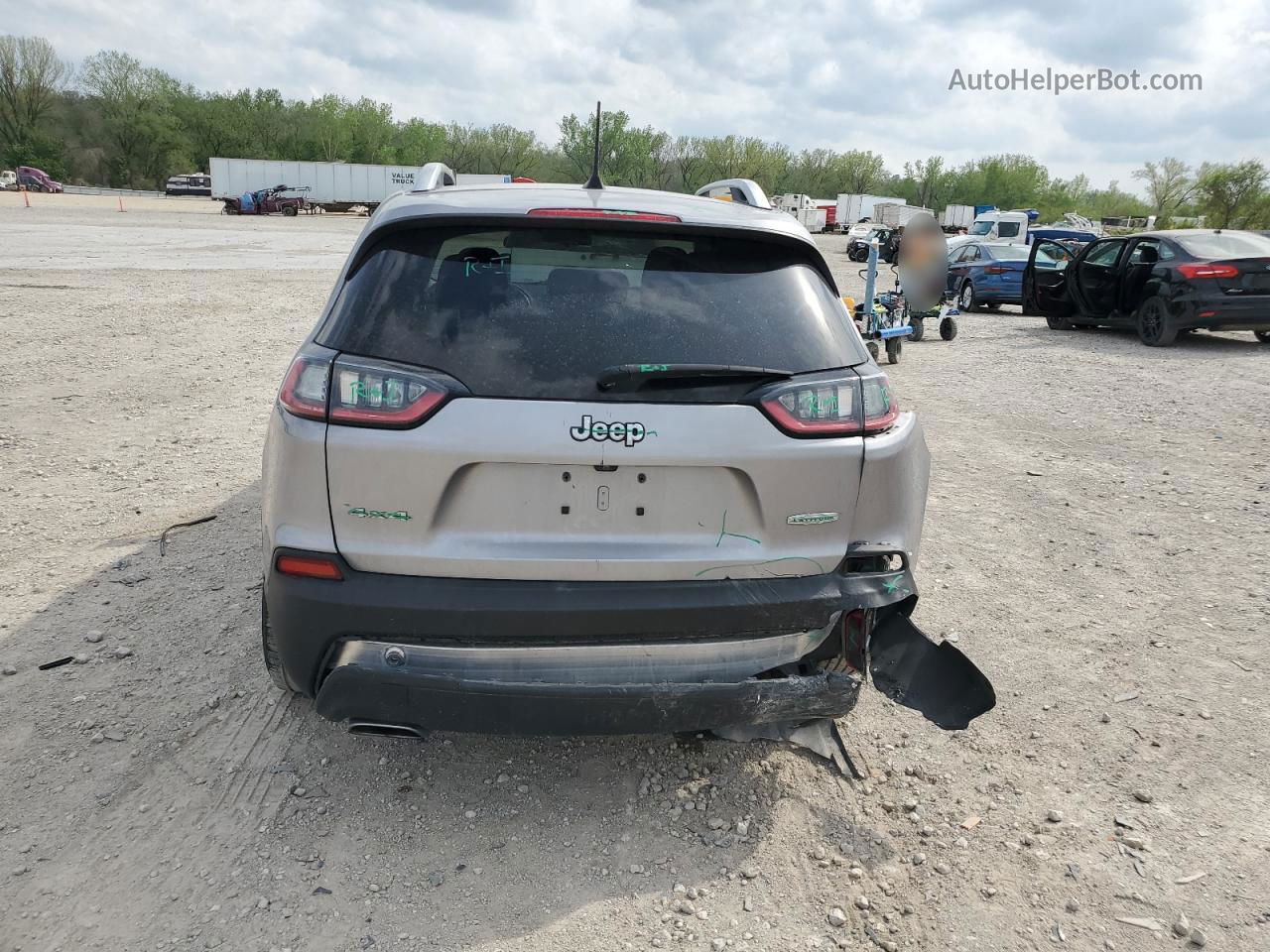 2019 Jeep Cherokee Latitude Серебряный vin: 1C4PJMCX0KD155526