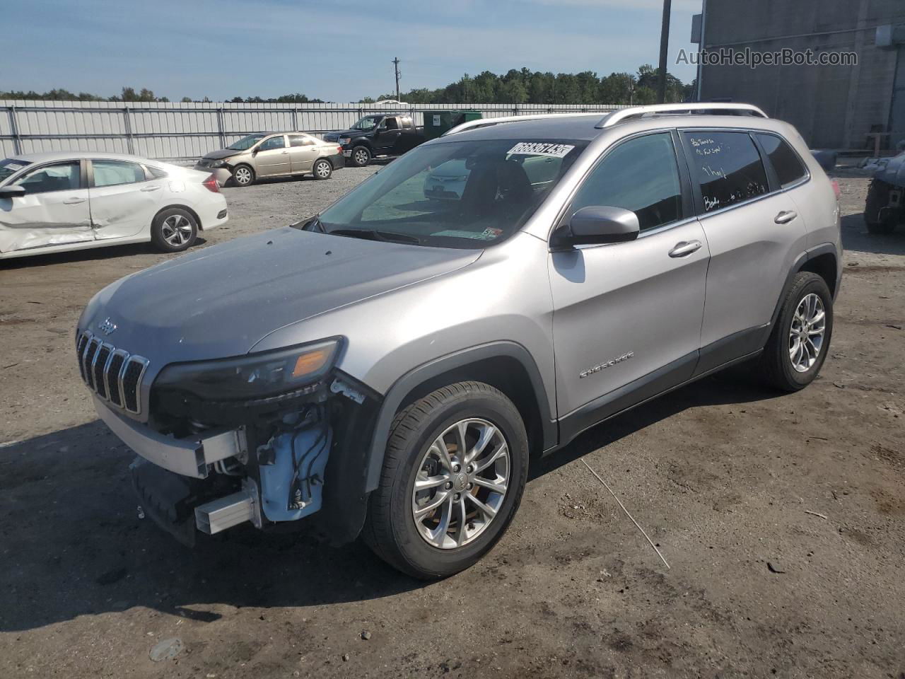 2019 Jeep Cherokee Latitude Plus Silver vin: 1C4PJMLB1KD181332