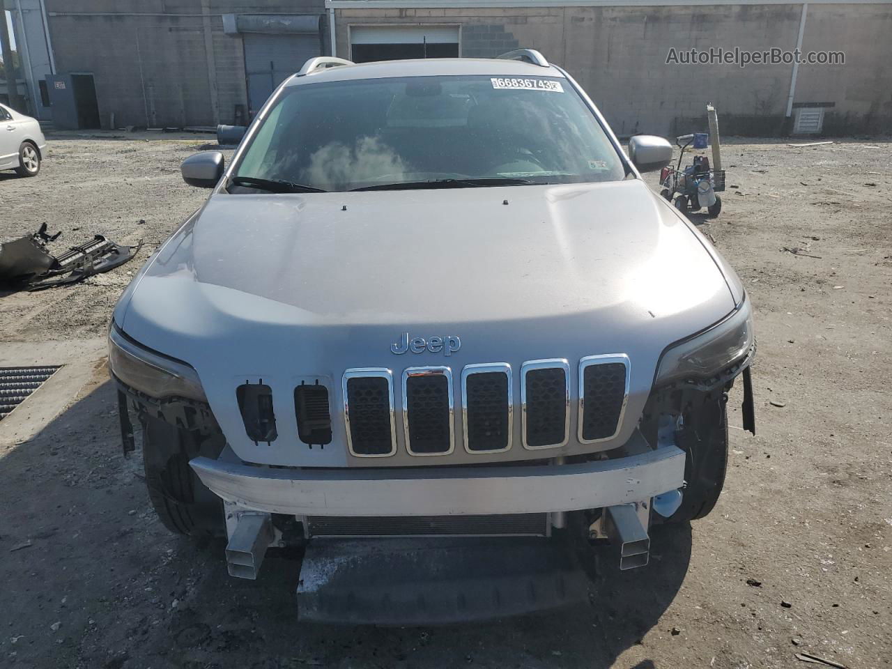 2019 Jeep Cherokee Latitude Plus Silver vin: 1C4PJMLB1KD181332