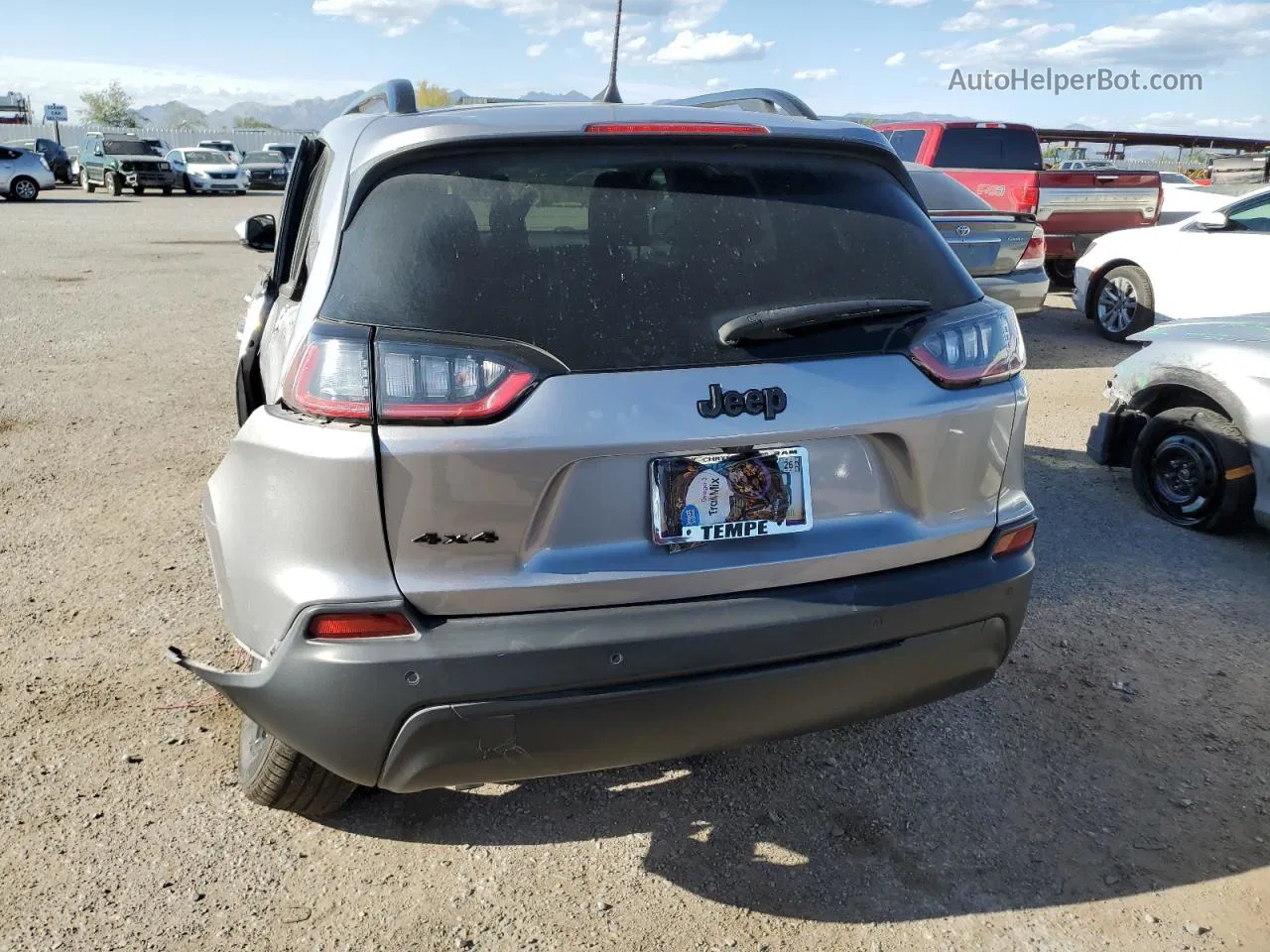 2021 Jeep Cherokee Latitude Plus Silver vin: 1C4PJMLB8MD161484