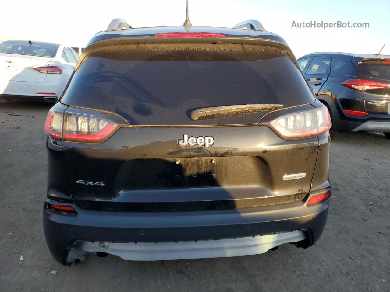 2019 Jeep Cherokee Latitude Plus Black vin: 1C4PJMLX8KD105618