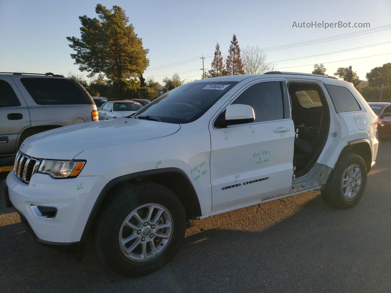 2019 Jeep Grand Cherokee Laredo White vin: 1C4RJEAG0KC650056