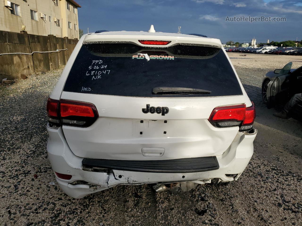 2019 Jeep Grand Cherokee Laredo White vin: 1C4RJEAG0KC681047