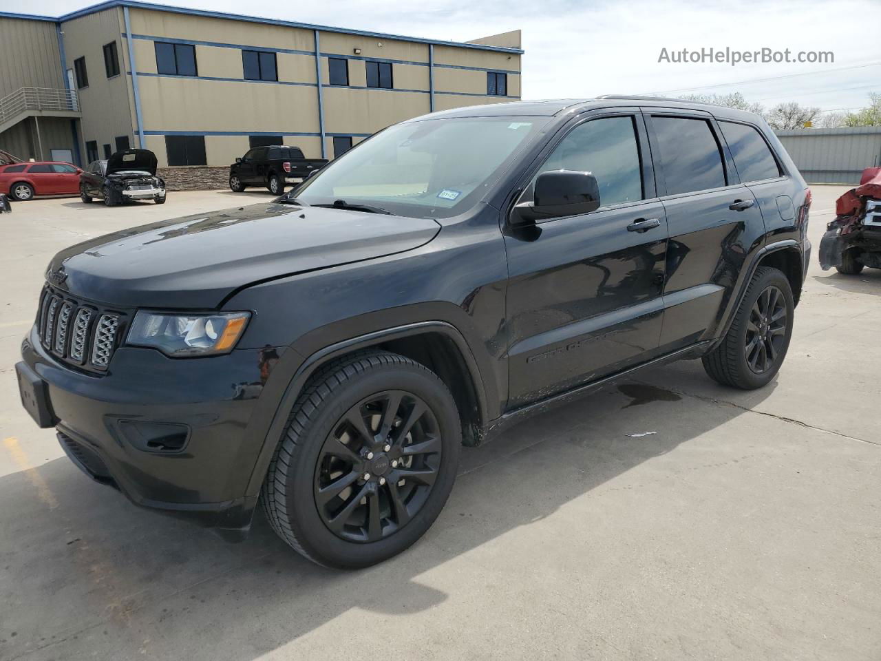 2019 Jeep Grand Cherokee Laredo Черный vin: 1C4RJEAG1KC614814