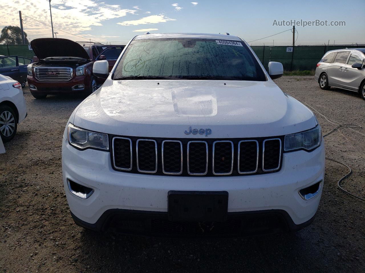 2019 Jeep Grand Cherokee Laredo White vin: 1C4RJEAG2KC646672