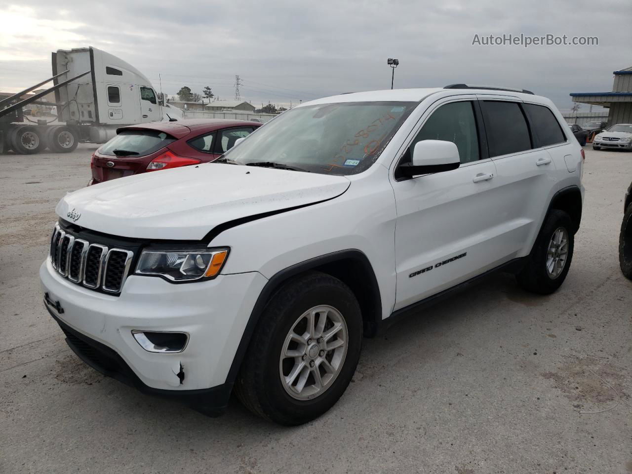 2019 Jeep Grand Cherokee Laredo White vin: 1C4RJEAG6KC763350