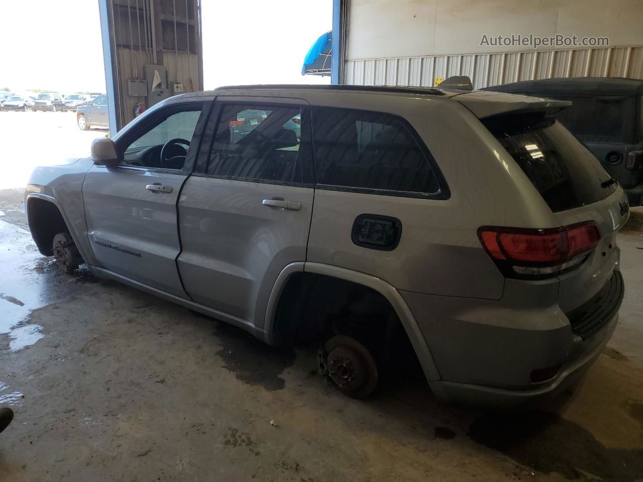 2019 Jeep Grand Cherokee Laredo Silver vin: 1C4RJEAG8KC705143