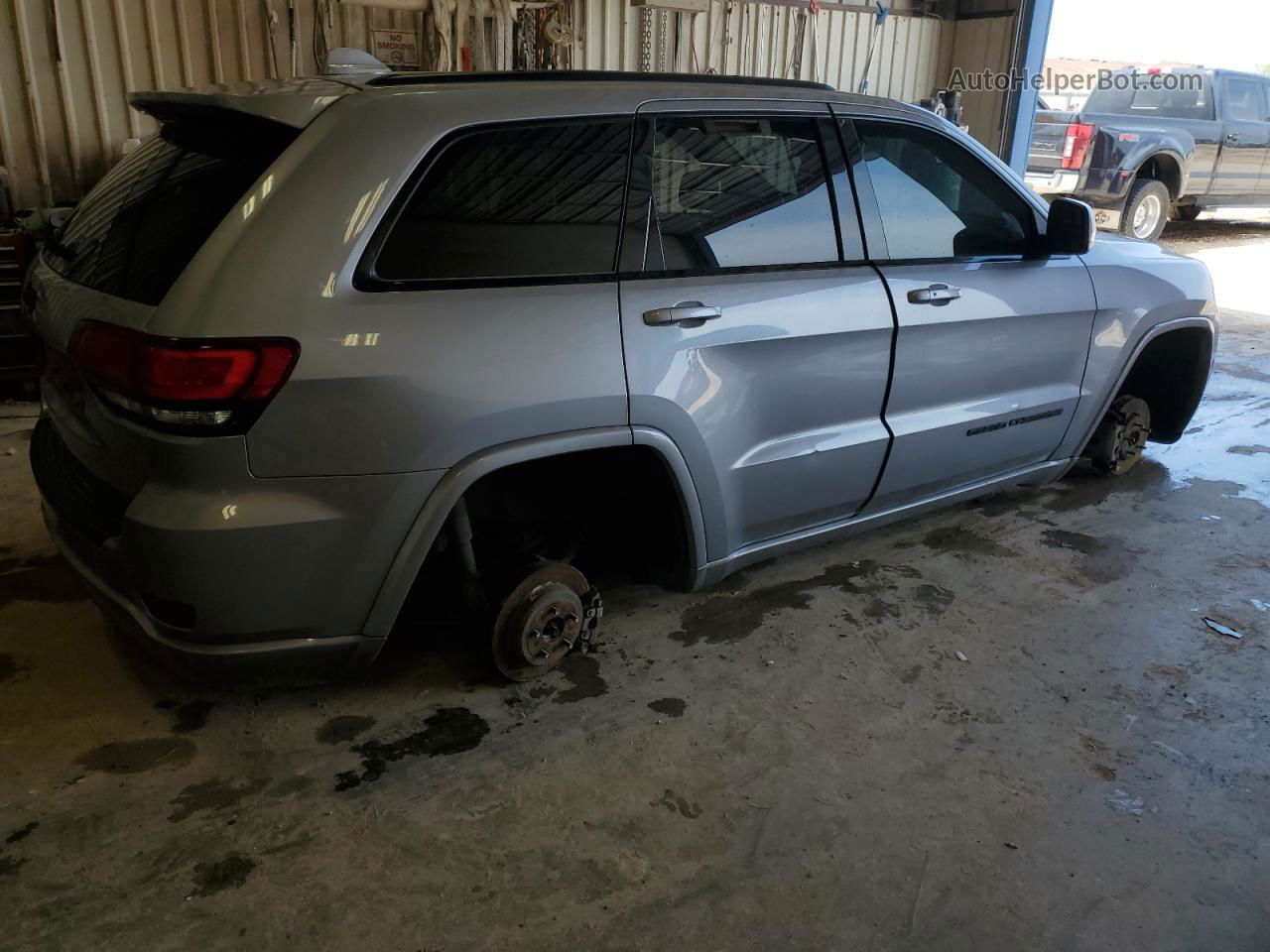 2019 Jeep Grand Cherokee Laredo Silver vin: 1C4RJEAG8KC705143