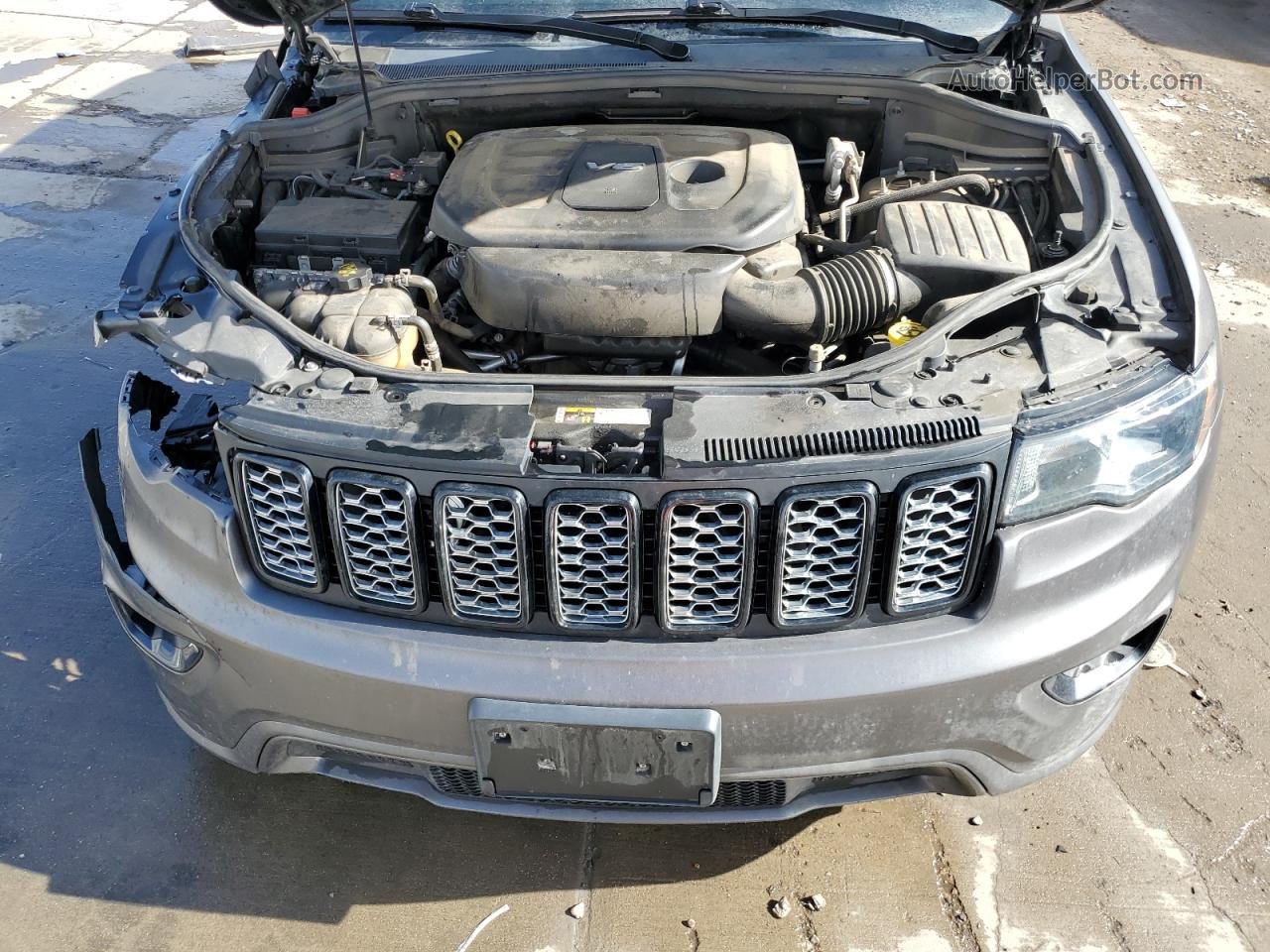 2019 Jeep Grand Cherokee Laredo Серый vin: 1C4RJFAG1KC547623