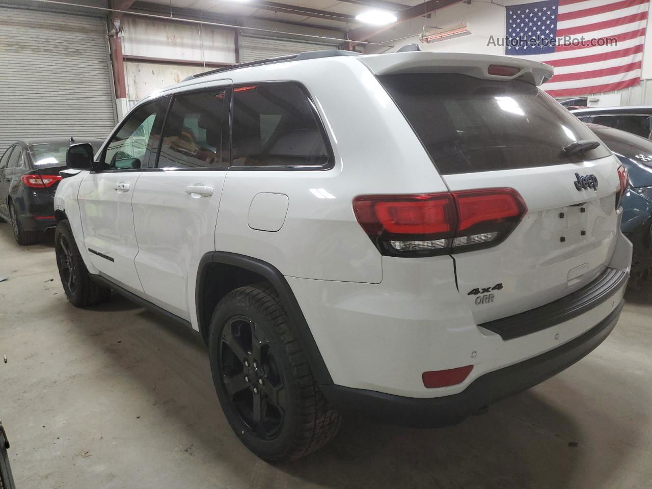 2019 Jeep Grand Cherokee Laredo Белый vin: 1C4RJFAG1KC566785