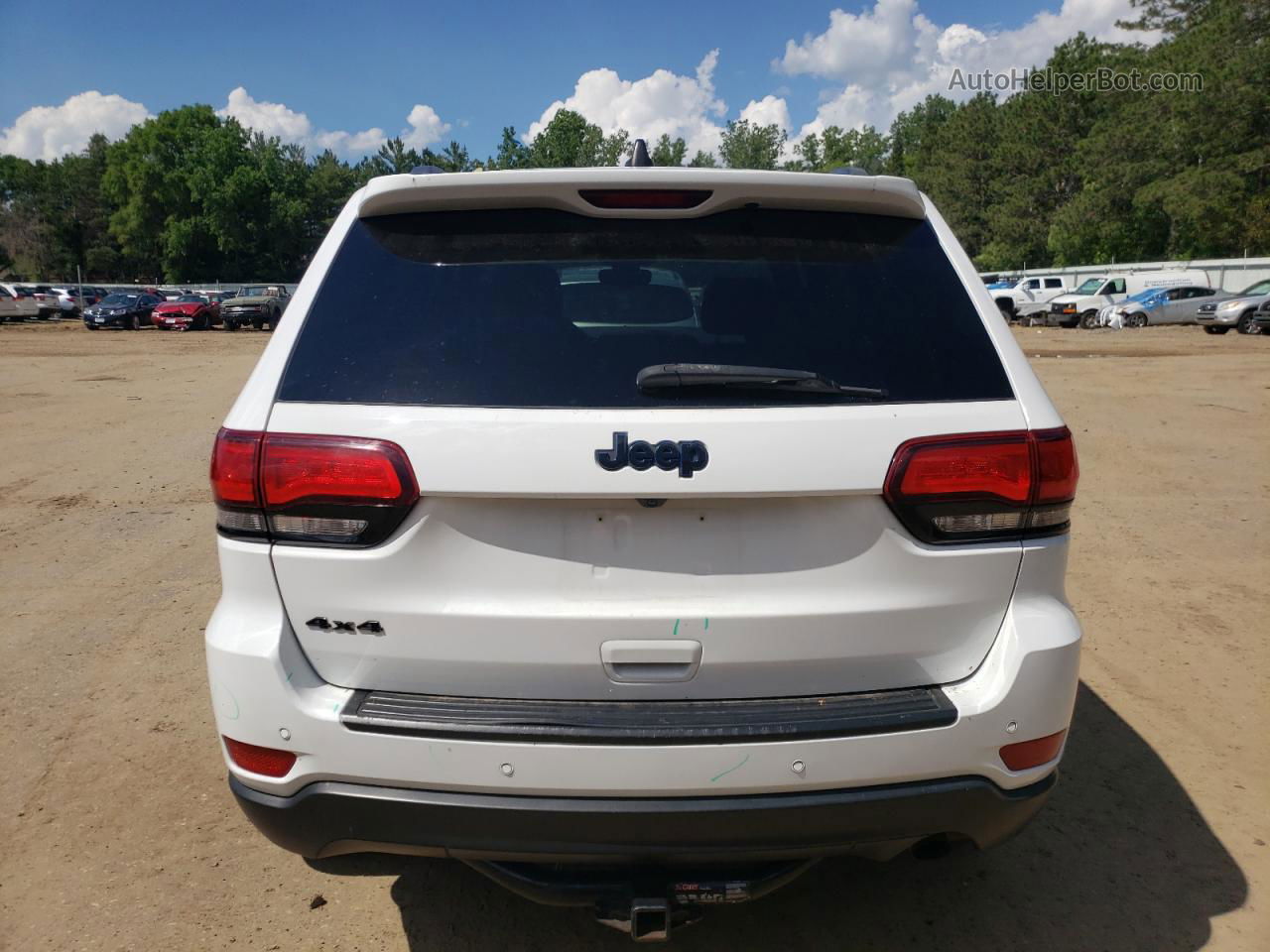 2019 Jeep Grand Cherokee Laredo Белый vin: 1C4RJFAG2KC669438