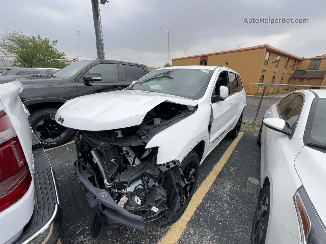 2021 Jeep Grand Cherokee Laredo White vin: 1C4RJFAG2MC743167