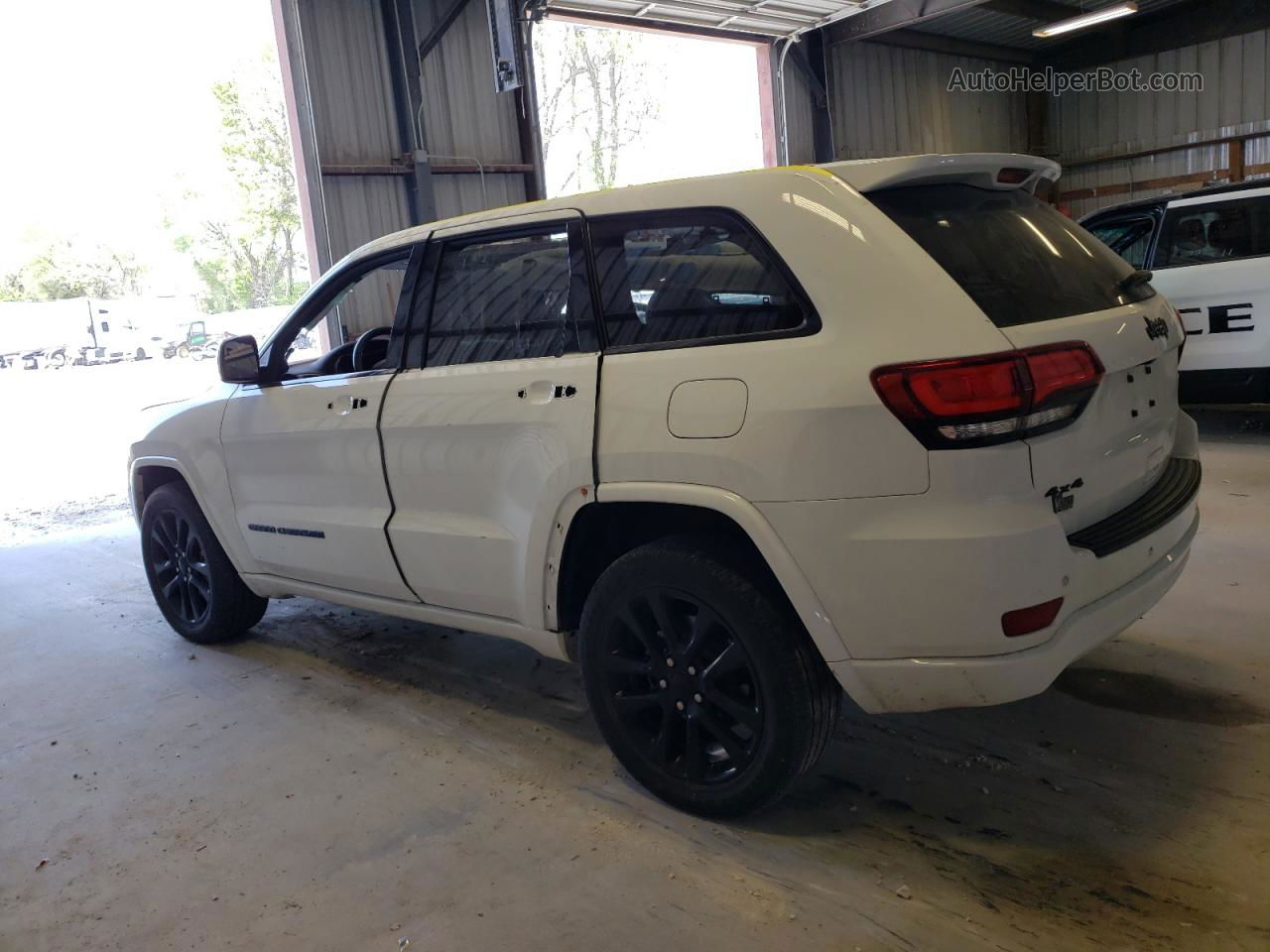 2019 Jeep Grand Cherokee Laredo Белый vin: 1C4RJFAG4KC589820