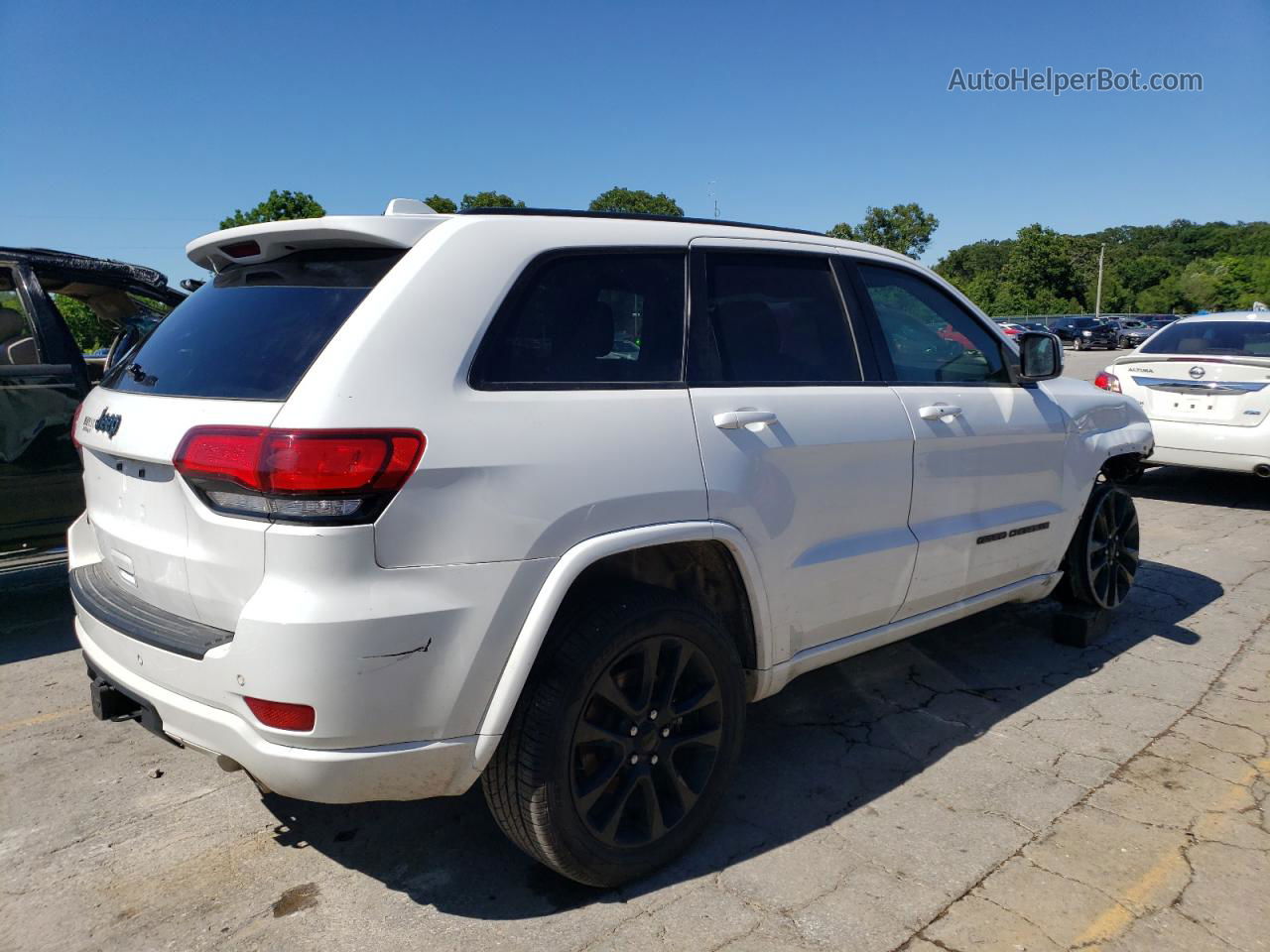 2021 Jeep Grand Cherokee Laredo White vin: 1C4RJFAGXMC732353