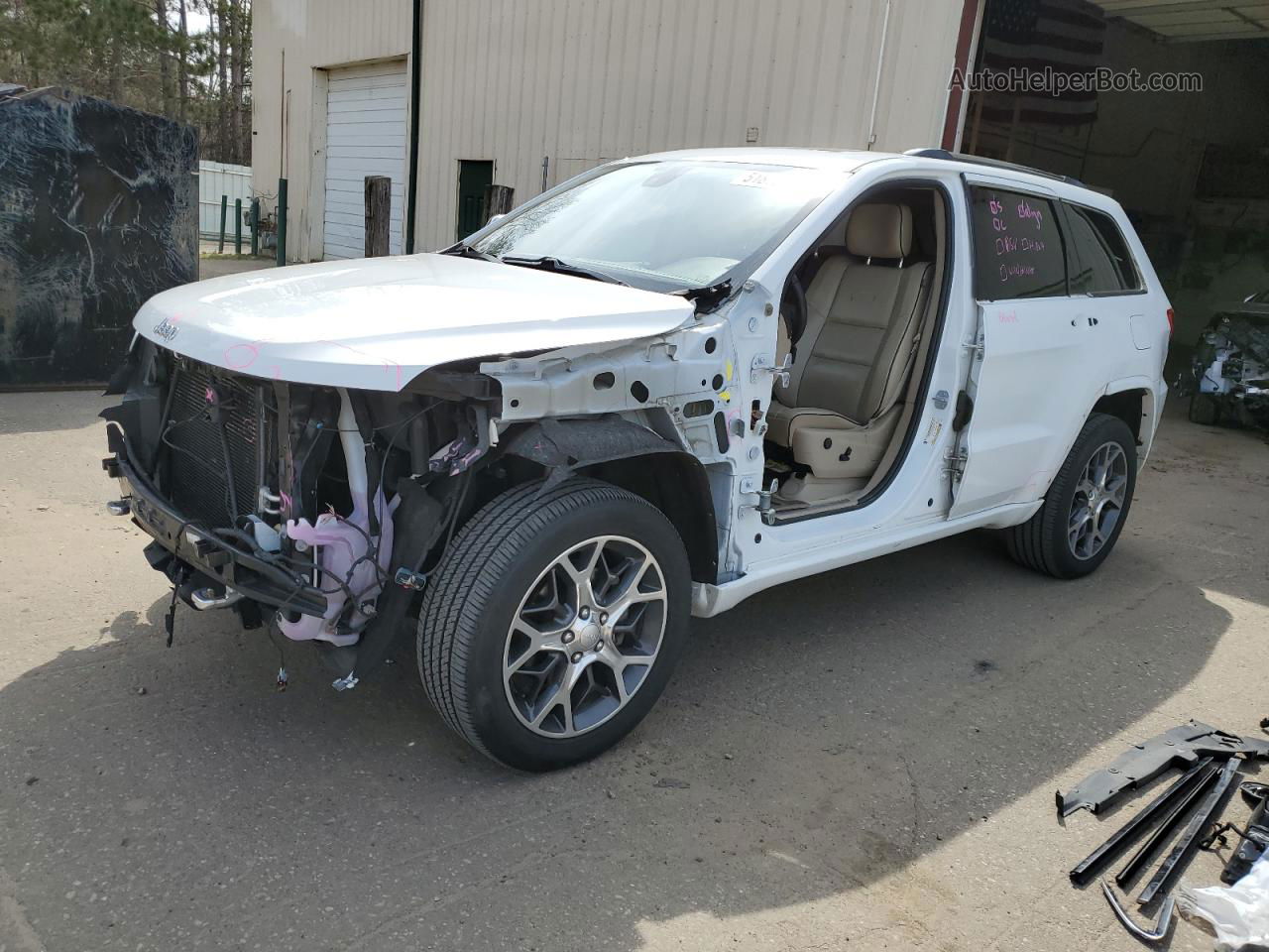 2019 Jeep Grand Cherokee Overland White vin: 1C4RJFCG4KC636342