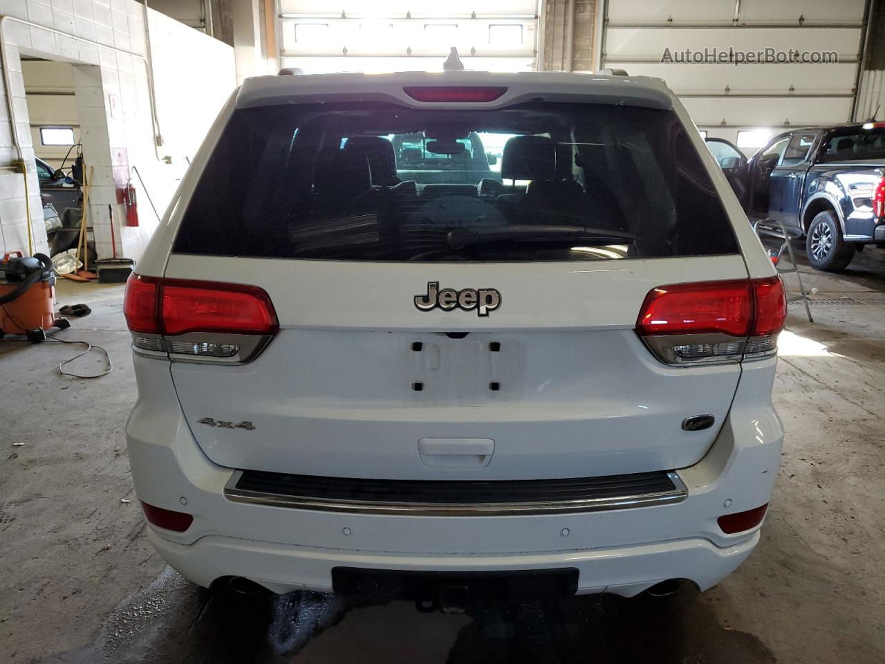 2019 Jeep Grand Cherokee Overland White vin: 1C4RJFCG8KC603375