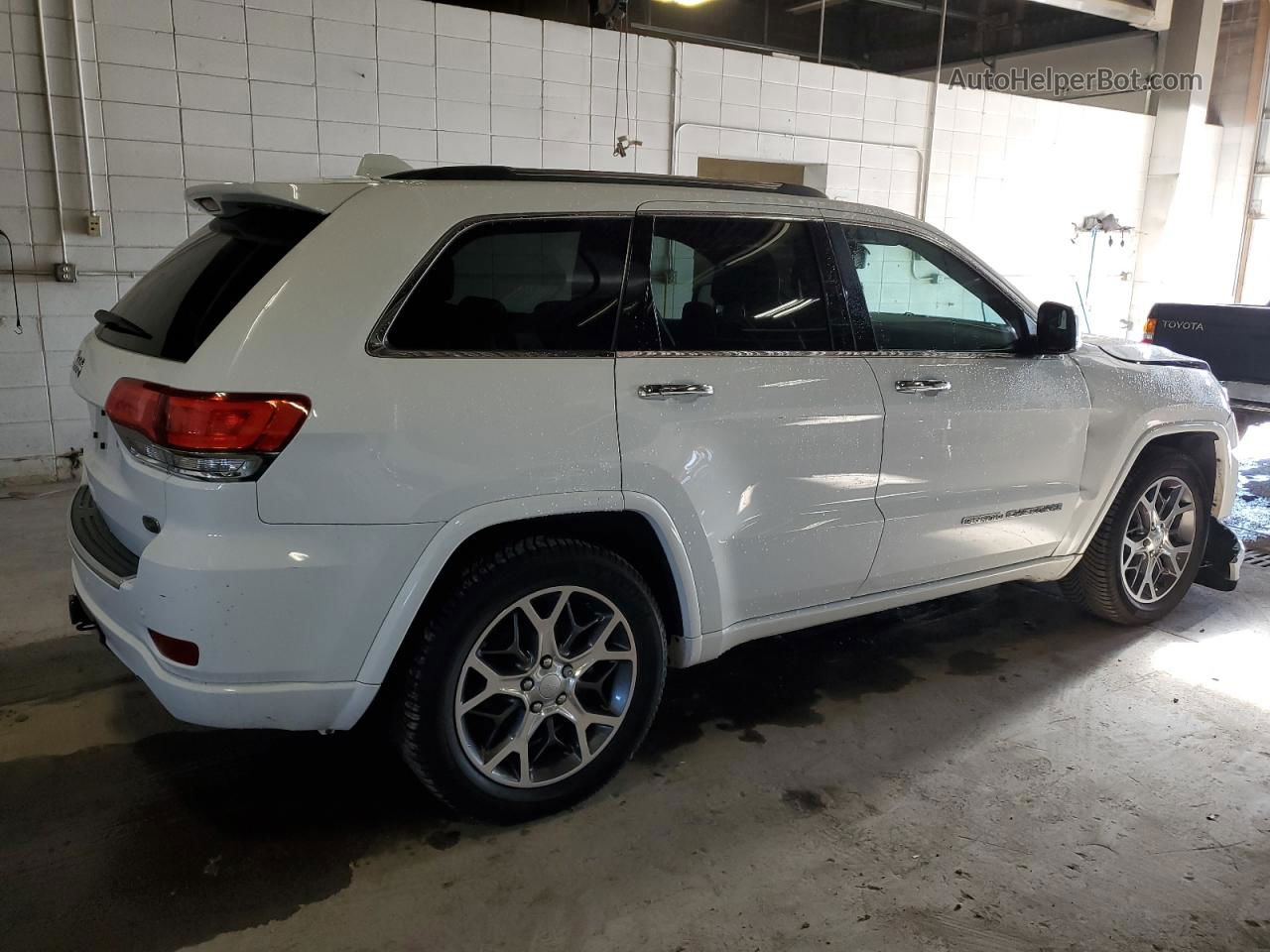 2019 Jeep Grand Cherokee Overland White vin: 1C4RJFCG8KC603375