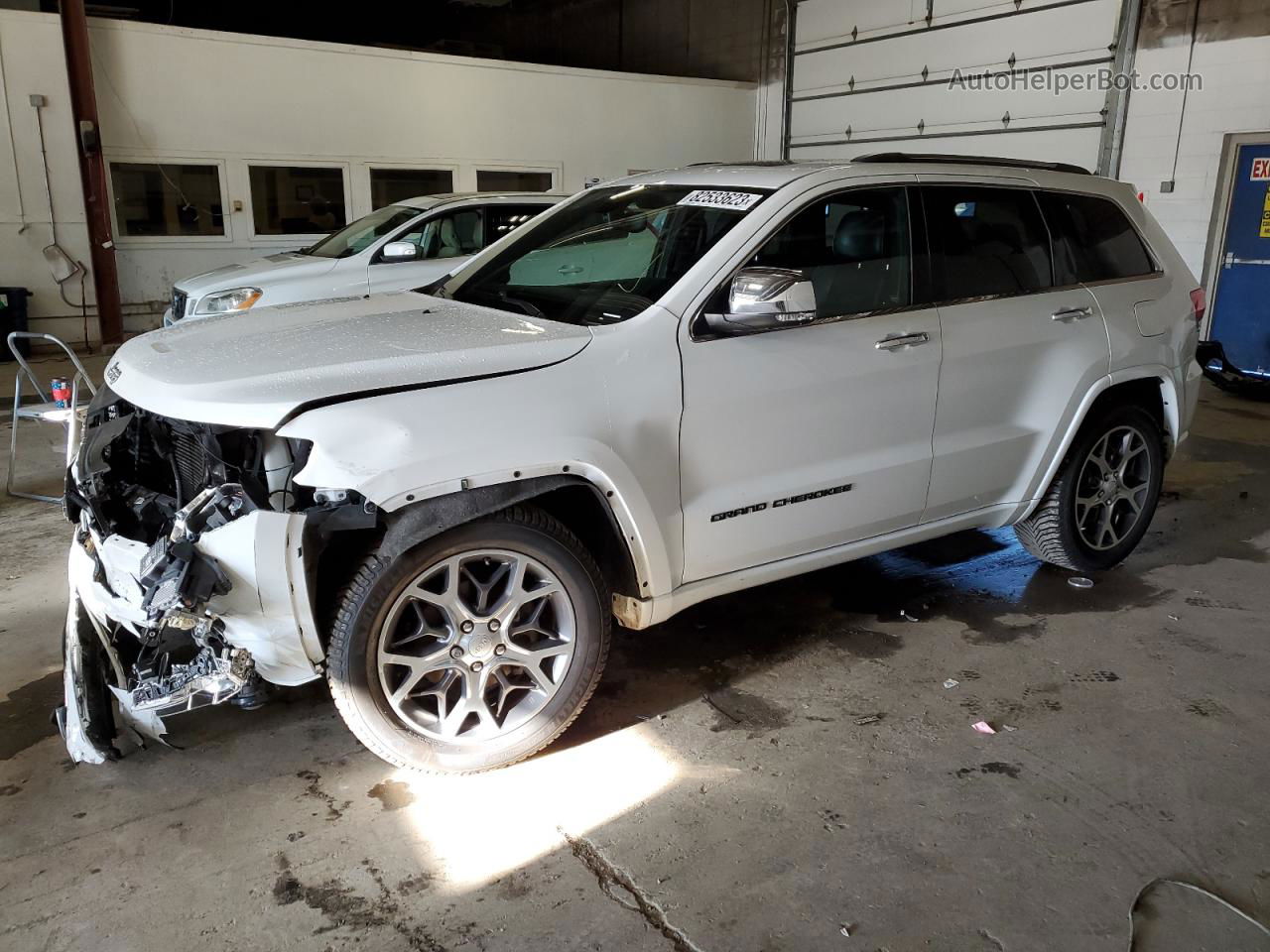 2019 Jeep Grand Cherokee Overland White vin: 1C4RJFCG8KC603375