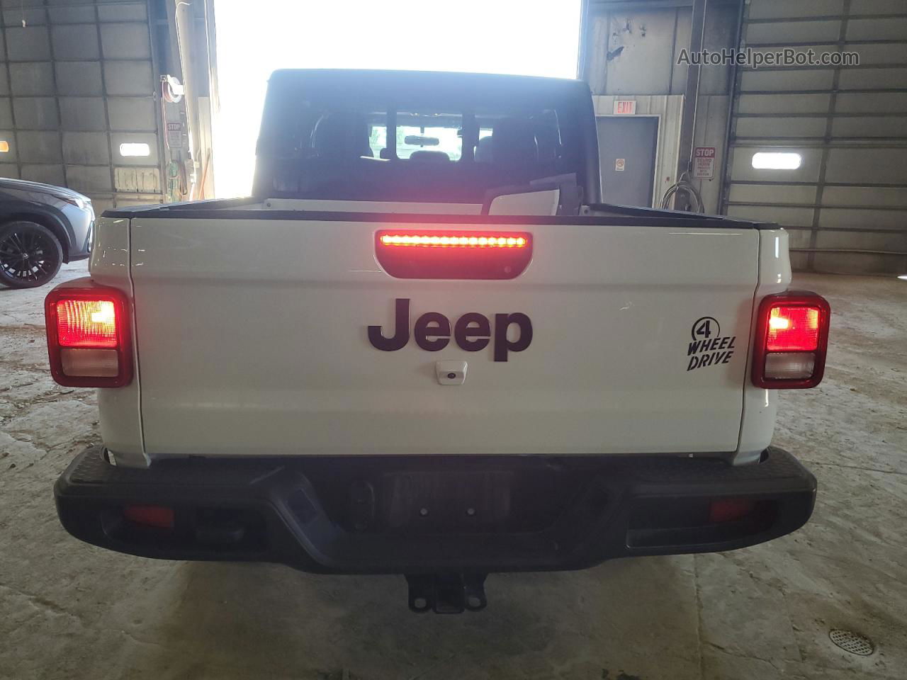 2022 Jeep Gladiator Willys Sport White vin: 1C6HJTAG8NL182492