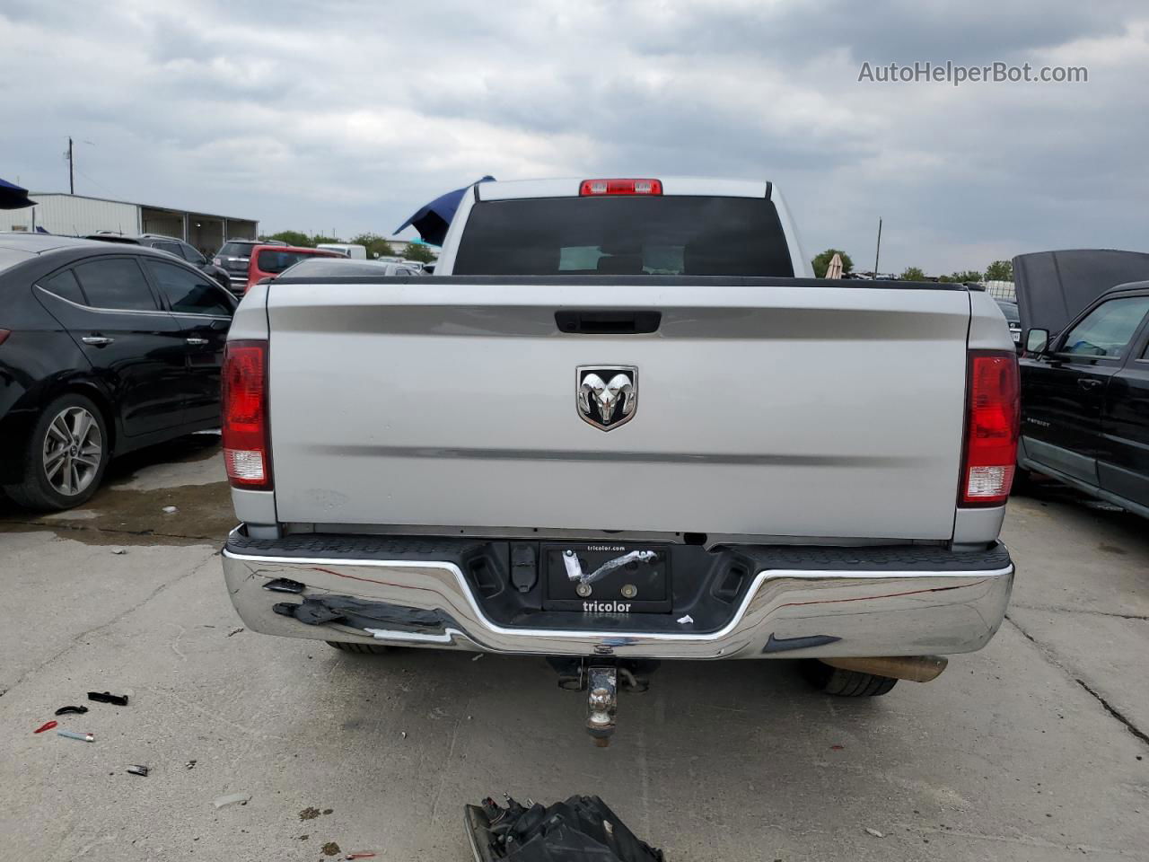 2019 Ram 1500 Classic Tradesman Серебряный vin: 1C6RR6FT3KS562944