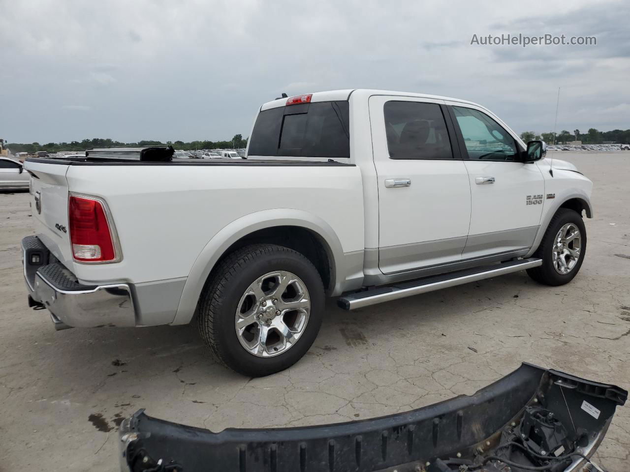 2015 Ram 1500 Laramie White vin: 1C6RR7NT1FS643440