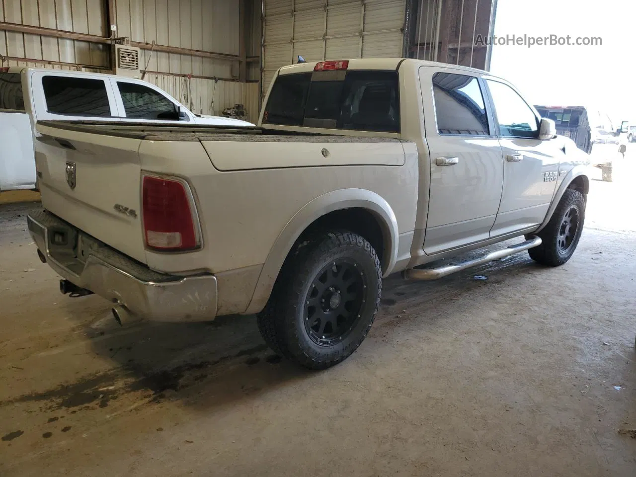 2014 Ram 1500 Laramie White vin: 1C6RR7NTXES183550