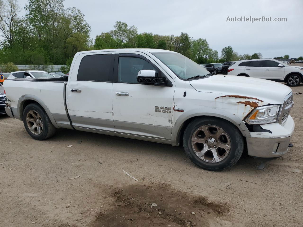 2014 Ram 1500 Laramie White vin: 1C6RR7VT6ES273357