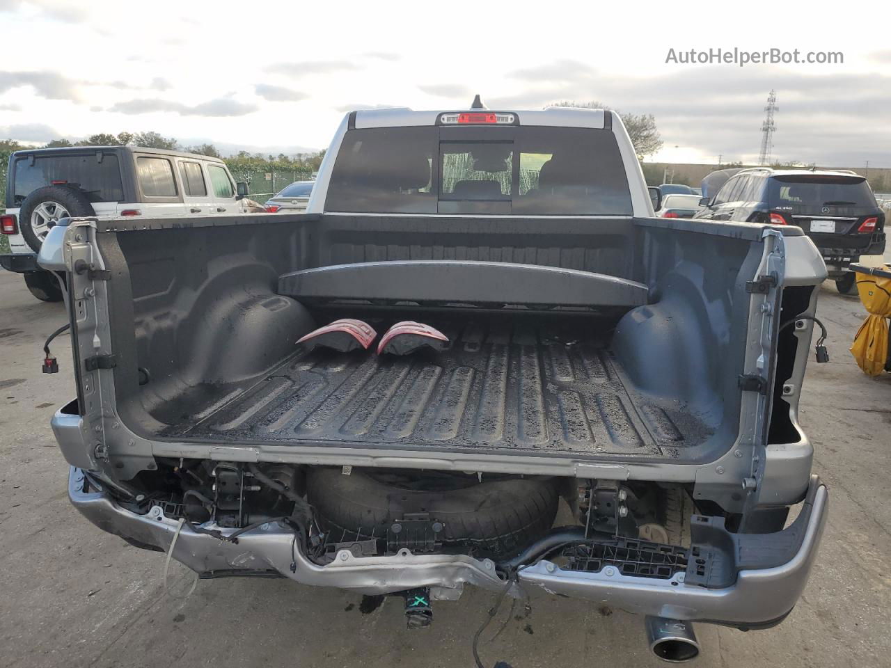 2019 Ram 1500 Big Horn/lone Star Серебряный vin: 1C6RREBT6KN617319