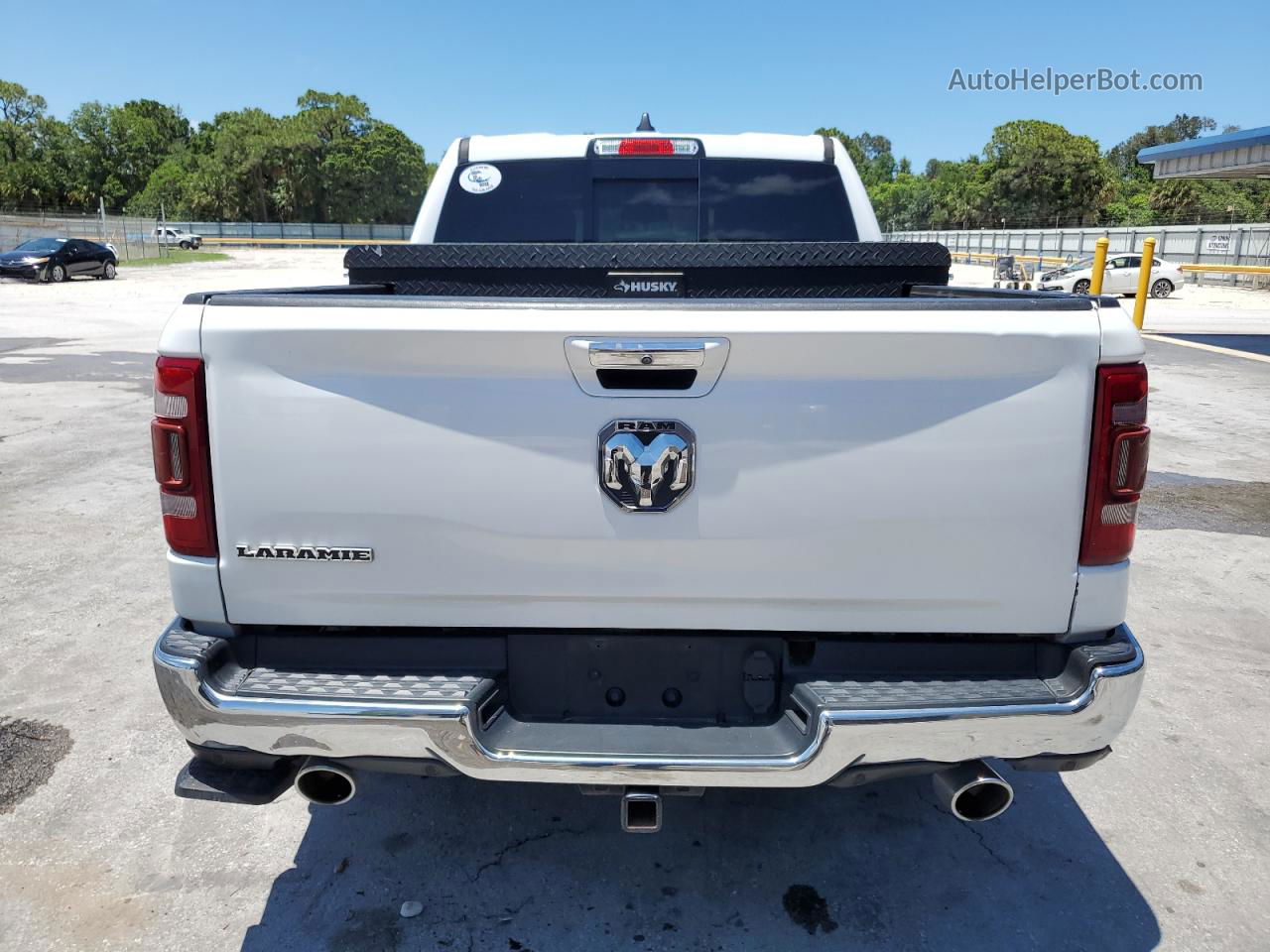 2019 Ram 1500 Laramie White vin: 1C6RREJT6KN738448