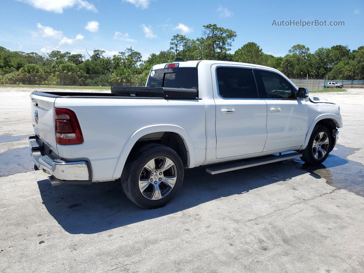 2019 Ram 1500 Laramie Белый vin: 1C6RREJT6KN738448