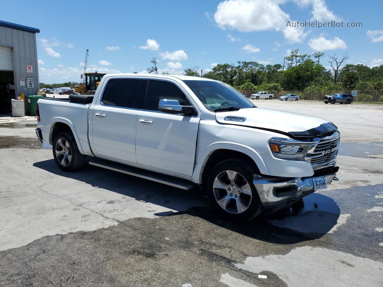 2019 Ram 1500 Laramie Белый vin: 1C6RREJT6KN738448