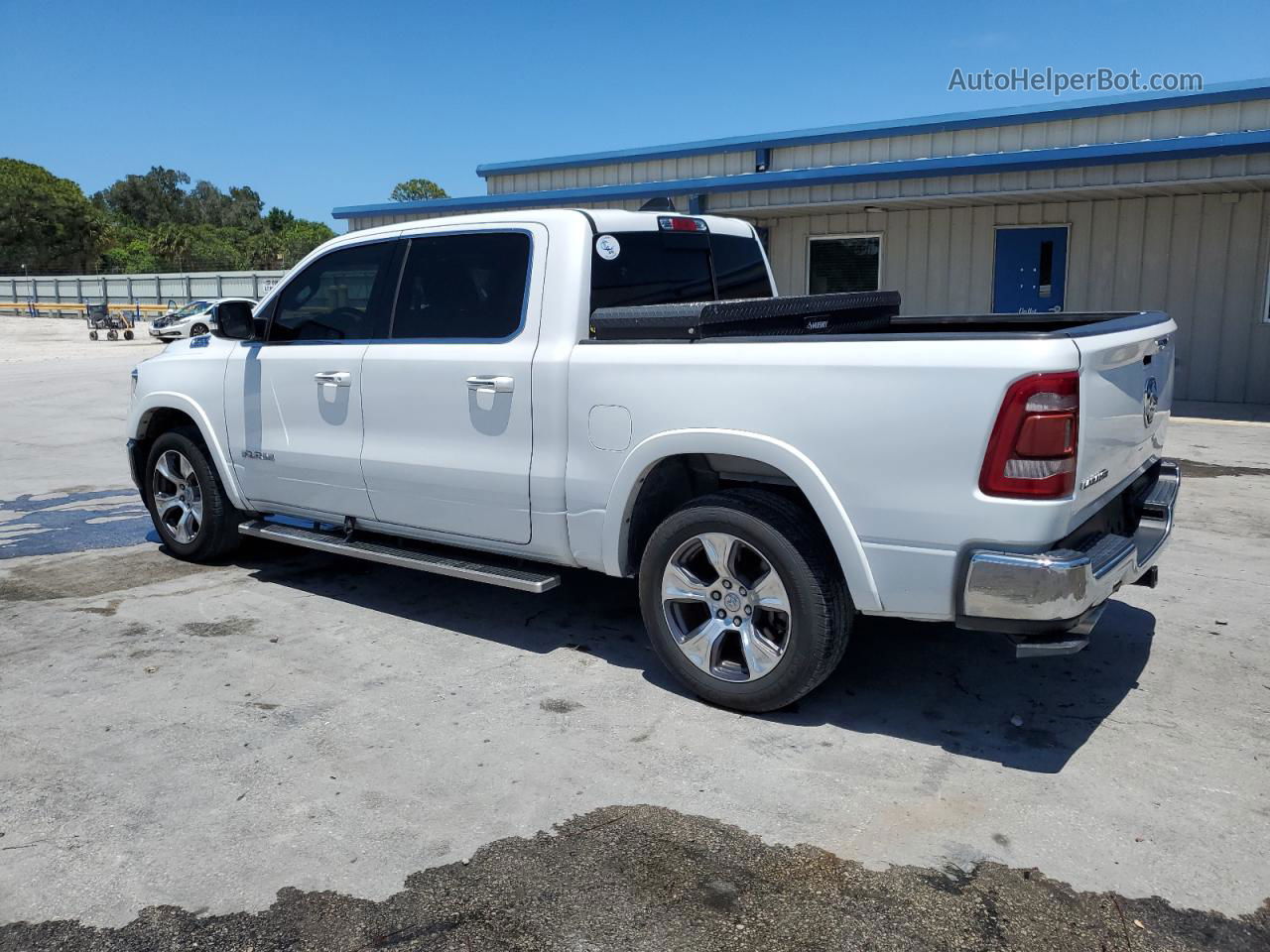 2019 Ram 1500 Laramie White vin: 1C6RREJT6KN738448