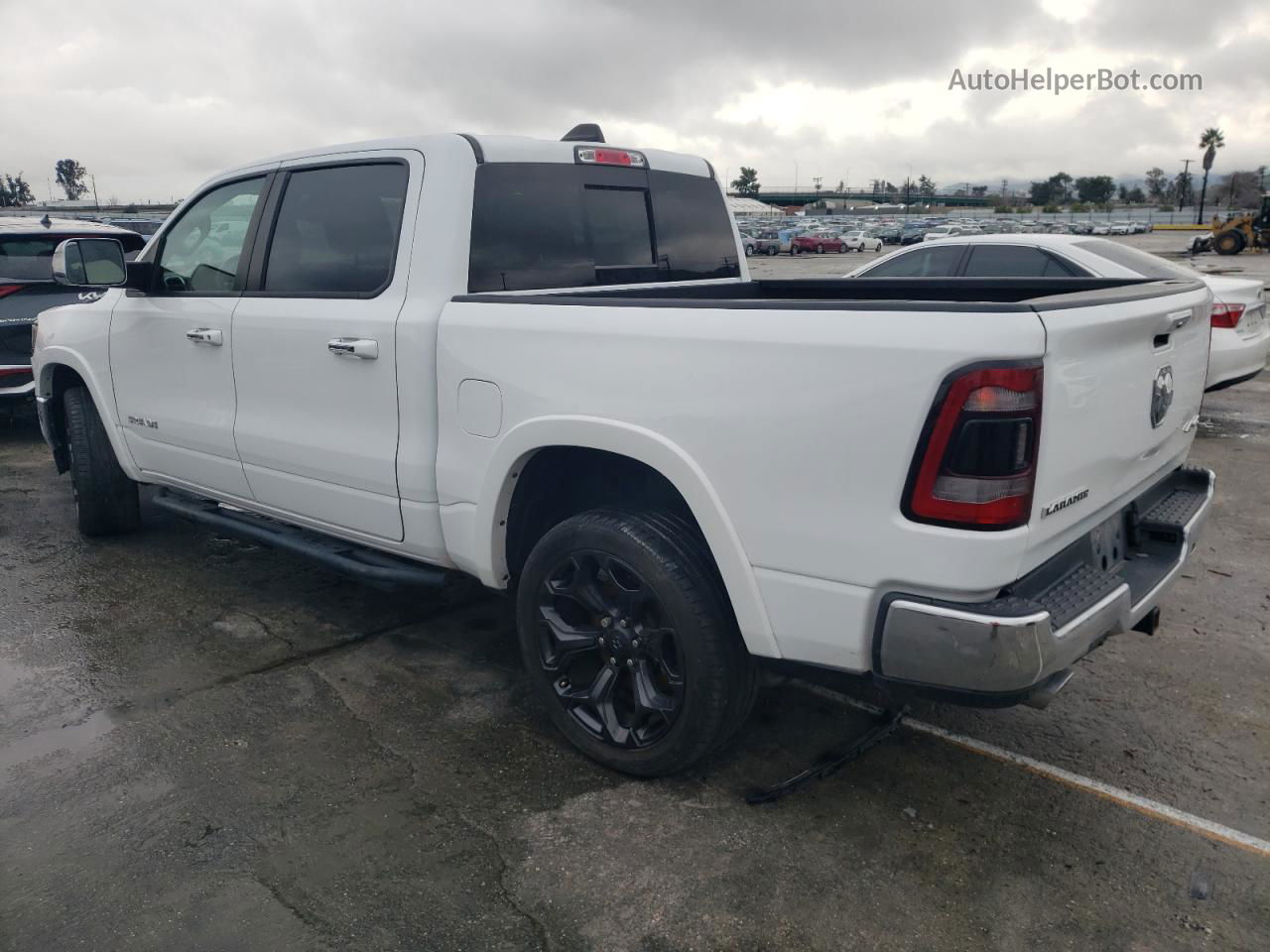 2020 Ram 1500 Laramie White vin: 1C6SRFJM3LN208682