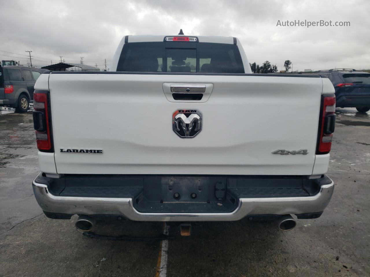 2020 Ram 1500 Laramie White vin: 1C6SRFJM3LN208682