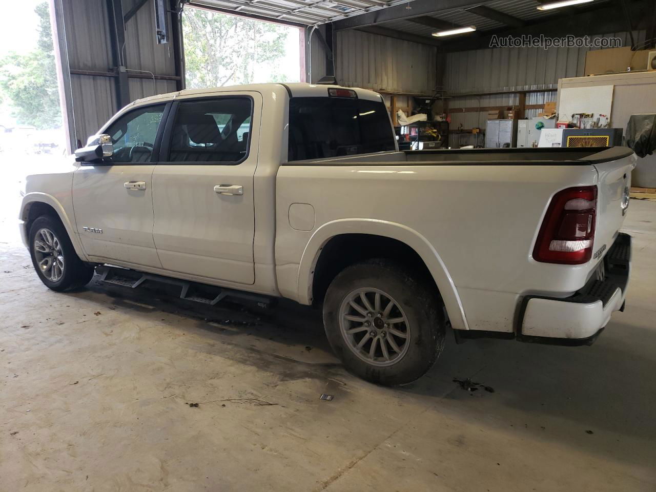 2020 Ram 1500 Laramie White vin: 1C6SRFJT0LN365562